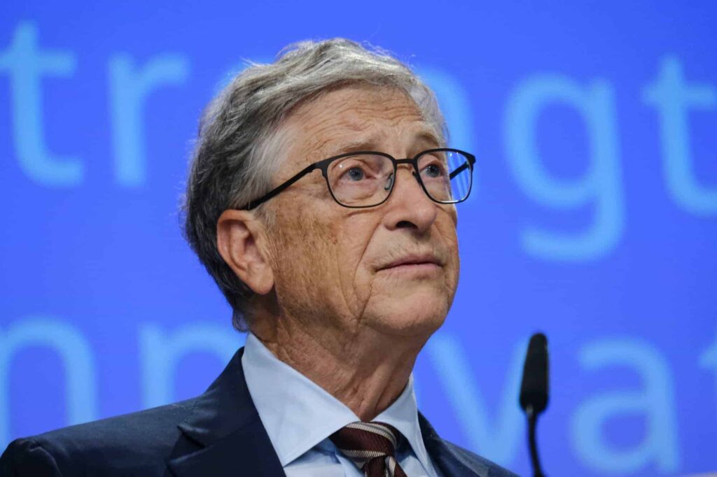 Bill Gates propõe regulamentações para mitigar riscos da inteligência artificial